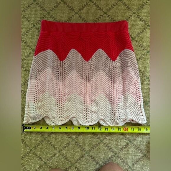 Storia red / pink multi colored crocheted mini skirt with scalloped hem L NWOT - Picture 4 of 7